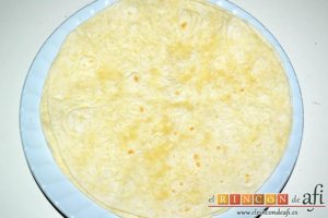 Pastel de tortillas con huevos, preparar las tortillas