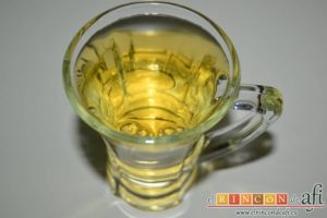 Pollo a la gloria, preparar el vasito de vino blanco
