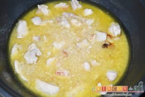 Pollo a la gloria, dejar cocinar hasta que se haga el pollo y reduzca la salsa