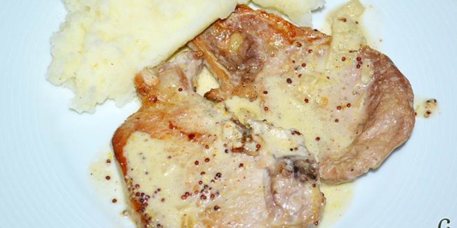 Chuletas de cerdo con salsa de mostaza antigua