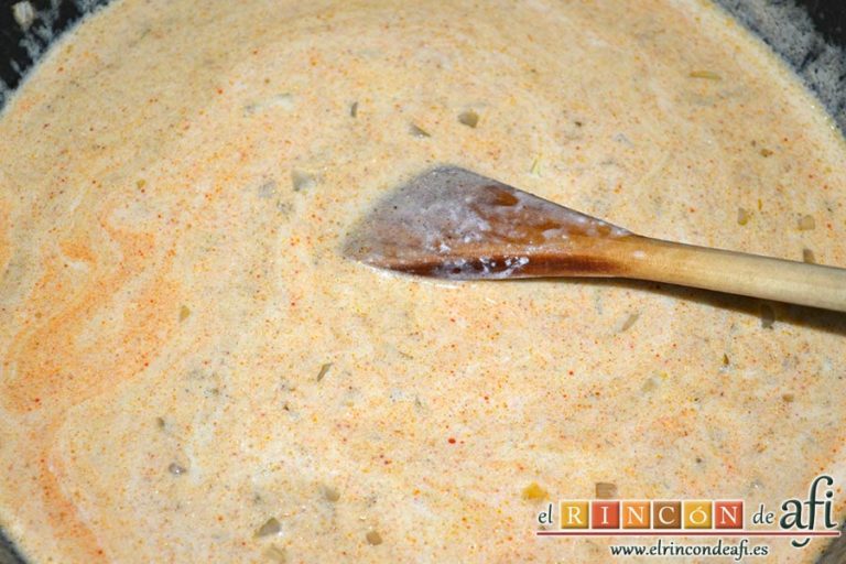 Curry de langostinos y leche de coco con arroz basmati, dejar cocer unos minutos