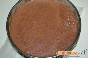 Flan de chocolate al horno, volcarla al molde