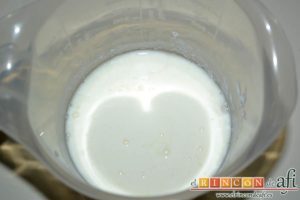 Pan de soda simple, preparar el suero de leche