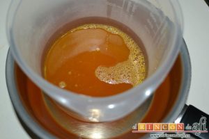 Tiramisú de frambuesas con almíbar de naranja, cuando espese dejarlo atemperar