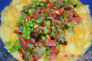 Tortilla a la paisana, añadirlo al bol
