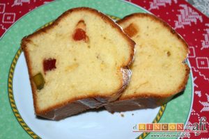 Bizcocho navideño con fruta confitada, sugerencia de presentación