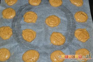 Galletas de turrón de Jijona, formar porciones sobre bandeja forrada en papel de horno