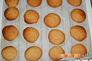 Galletas de turrón de Jijona, dejar enfriar sobre rejilla