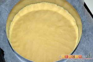 Shortbread de fresas con crema pastelera, extender por la superficie