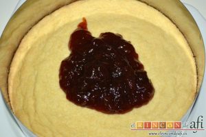Shortbread de fresas con crema pastelera, cubrir con mermelada de fresas