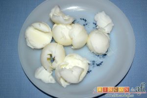 Pastas de almendra de Robledo del Mazo, preparar la manteca de cerdo