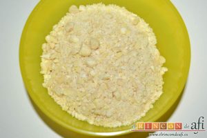 Pastas de almendra de Robledo del Mazo, triturar ligeramente las almendras