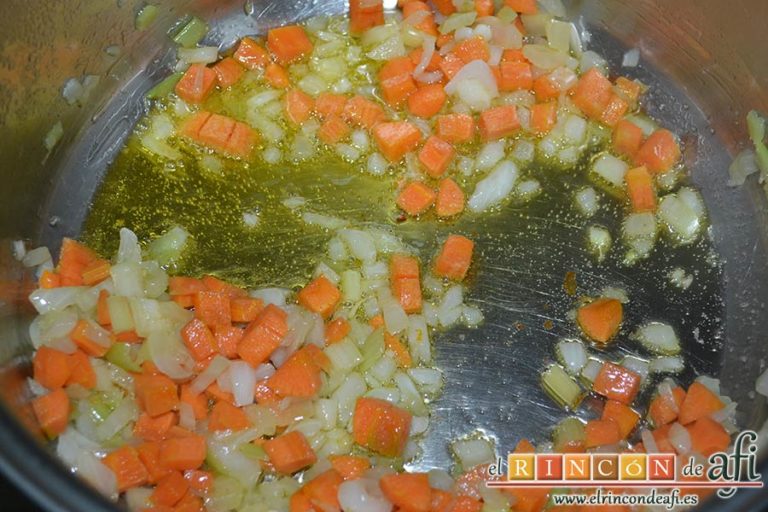 Sopa minestrone estilo El Padrino, pochar las verduras