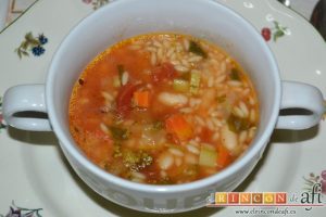 Sopa minestrone estilo El Padrino, sugerencia de presentación