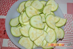 Zarangollo de Abarán, cortar los calabacines