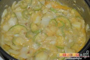 Zarangollo de Abarán, remover y dejar que vayan cuajando