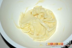 Cuadrados de tarta de queso, batirlo