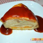 Pudin con brioche y melocotón en almíbar
