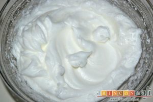 Flan de piña casero estilo Afi, hasta que queden a punto de nieve