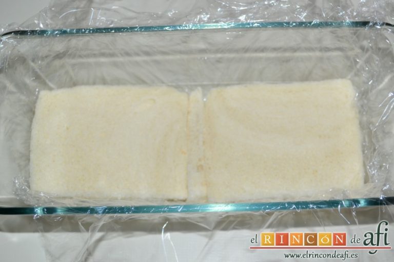 Pastel de pan de molde, cubrir con pan de molde sin corteza