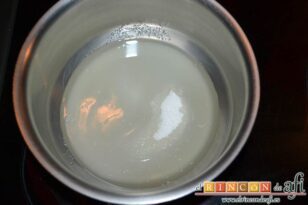 Pastel de coco con un toque de limón, preparar el sirope