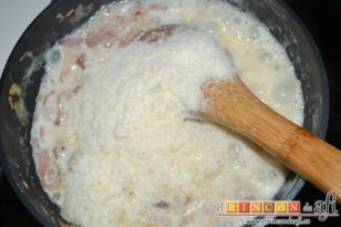 Tortilla a la carbonara, añadir el queso rallado