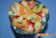 Frutas asadas y nata montada en copa