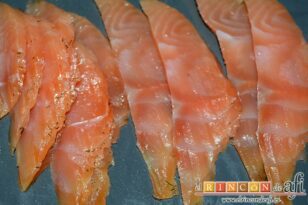Croquetas de salmón, revisar las lonchas de salmón marinado