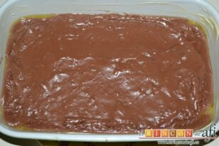 Chocolate frito, cuando haya espesado volcarlo al molde