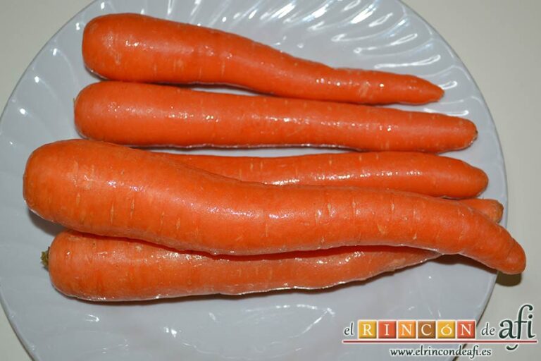 Tarta de zanahorias con crema de queso, lavar las zanahorias