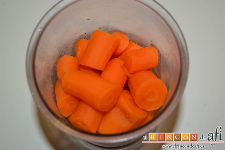 Tarta de zanahorias con crema de queso, escurrirlas y ponerlas en la mini-pimer