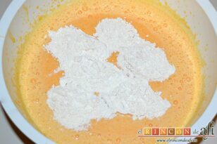 Tarta de zanahorias con crema de queso, añadirla por tandas a la mezcla anterior