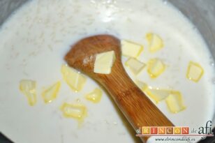 Tarta de arroz con leche o Rijstevlaai, añadir mantequilla