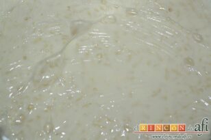 Tarta de arroz con leche o Rijstevlaai, una vez hecho el arroz, taparlo con film