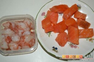 Arroz caldoso de mero y salmón, preparar el pescado y marisco