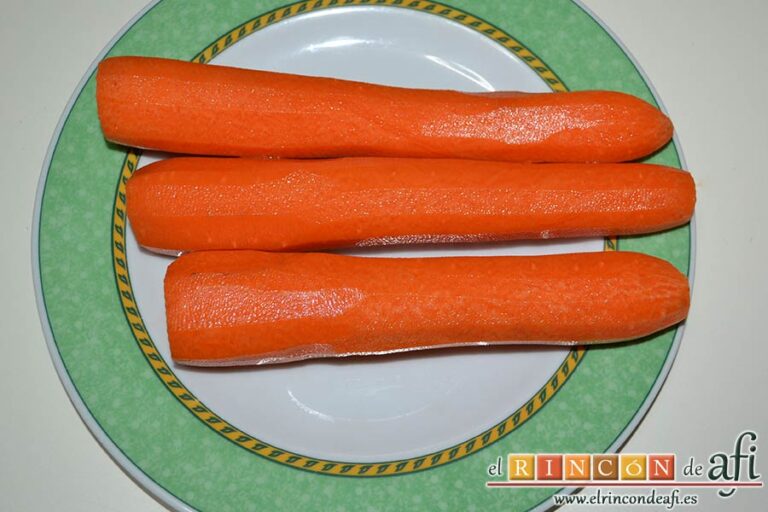 Bolitas de zanahoria y coco, pelar las zanahorias