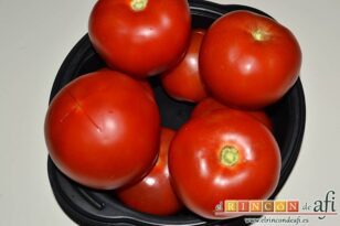 Huevos a la manchega, preparar los tomates para escaldarlos