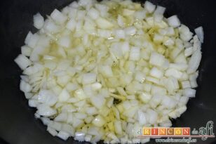 Pulpo con papas tradicional, añadir la cebolla en daditos