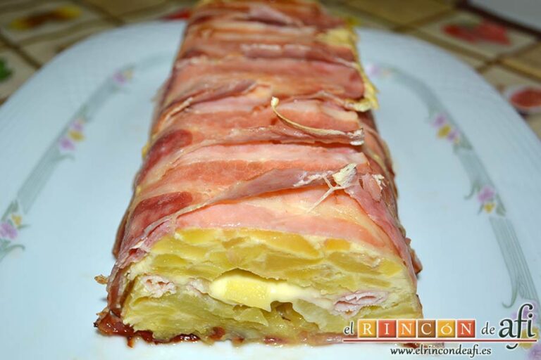 Cake de tortilla con cobertura de bacon, sugerencia de presentación