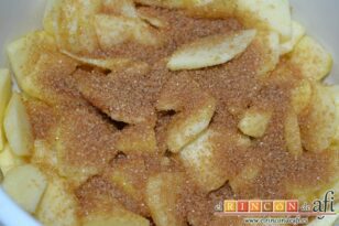 Tortitas de manzana, añadir azúcar moreno