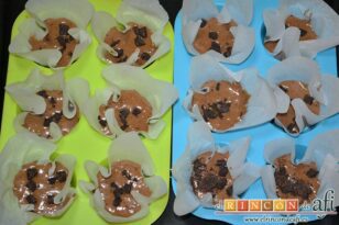 Muffins de Cola Cao para Iria, rellenar y hornear