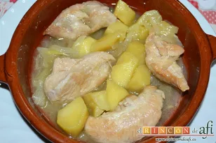Pollo con manzana y cebolla, sugerencia de presentación