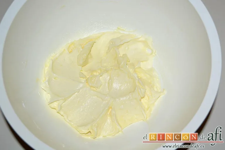 Galletas de limón con glaseado, mezclar hasta obtener mezcla homogénea