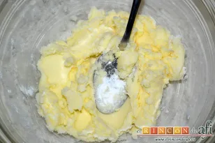 Pastel de frambuesas con glaseado de queso, preparar el glaseado
