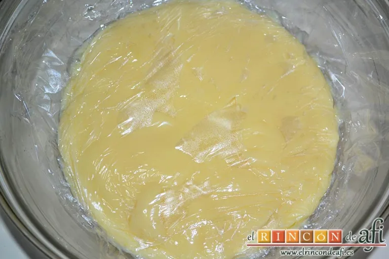 Bartolillos madrileños, preparar la crema pastelera