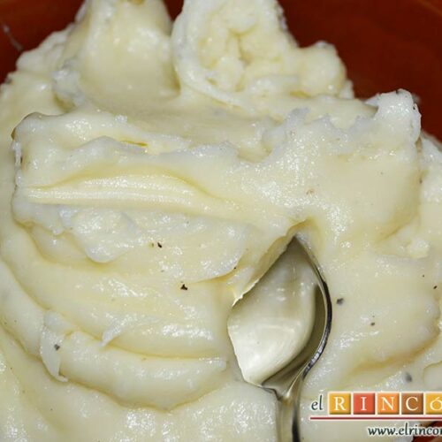 Aligot o puré de papas con queso francés