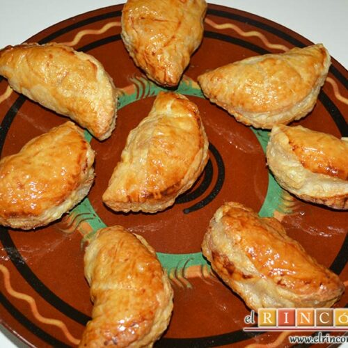 Empanadillas de hojaldre rellenas de manzana