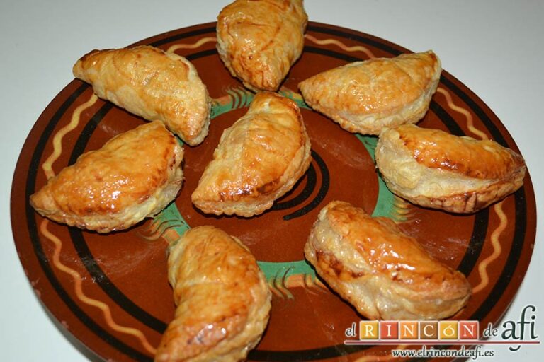 Empanadillas de hojaldre rellenas de manzana, sugerencia de presentación