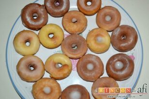 Mini donuts de calabaza especiada, deja que endurezca el glaseado