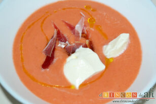 Gazpacho con fresas, sugerencia de presentación